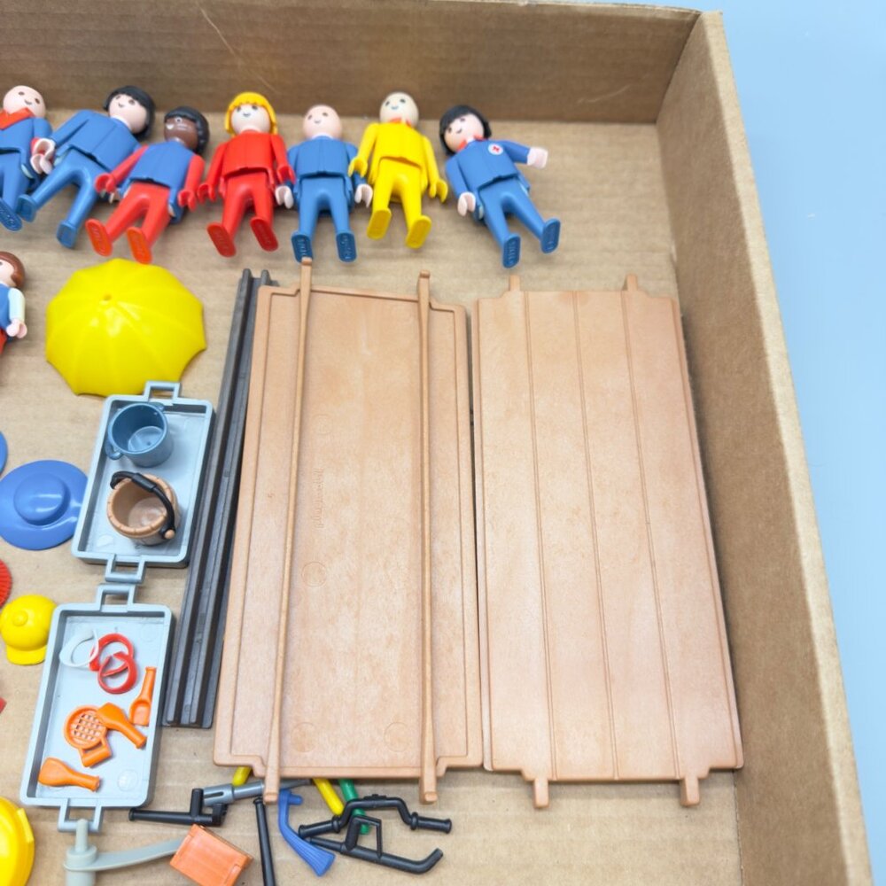 Vintage Playmobil People Accessories Lot Stop Light Hats Tools Parking Meter Etc - Picture 5 of 16
